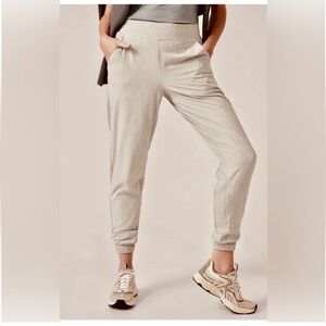 Like New - Athleta Brooklyn Textured Jogger - size 6
